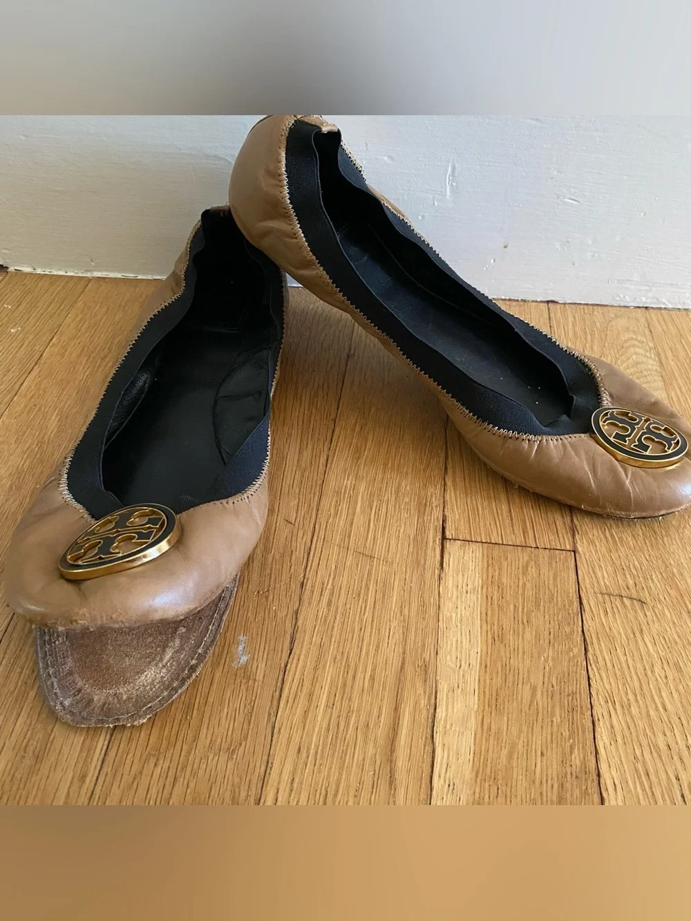 Tory Burch driving shoes Womens 11 tan logo designer *need repair to sole*